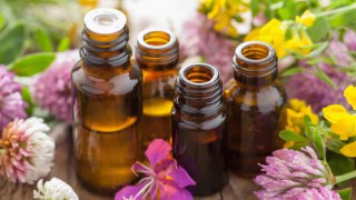 Bei der Aromatherapie kommen ätherische Öle zum Einsatz