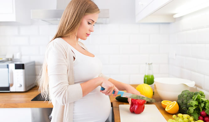 Während der Schwangerschaft auf eine gesunde Ernährung achten!